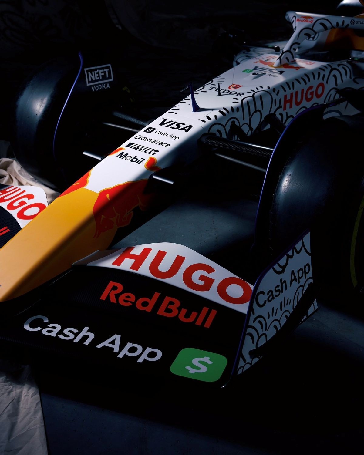 és  - Ilyen festést még nem látott az F1 – A Racing Bulls mindent bevet Silverstone-ban