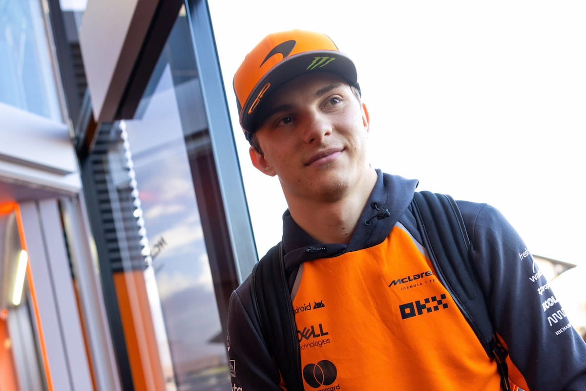  és  - Coulthard kiáll Piastri mellett a szingapúri incidens ügyében