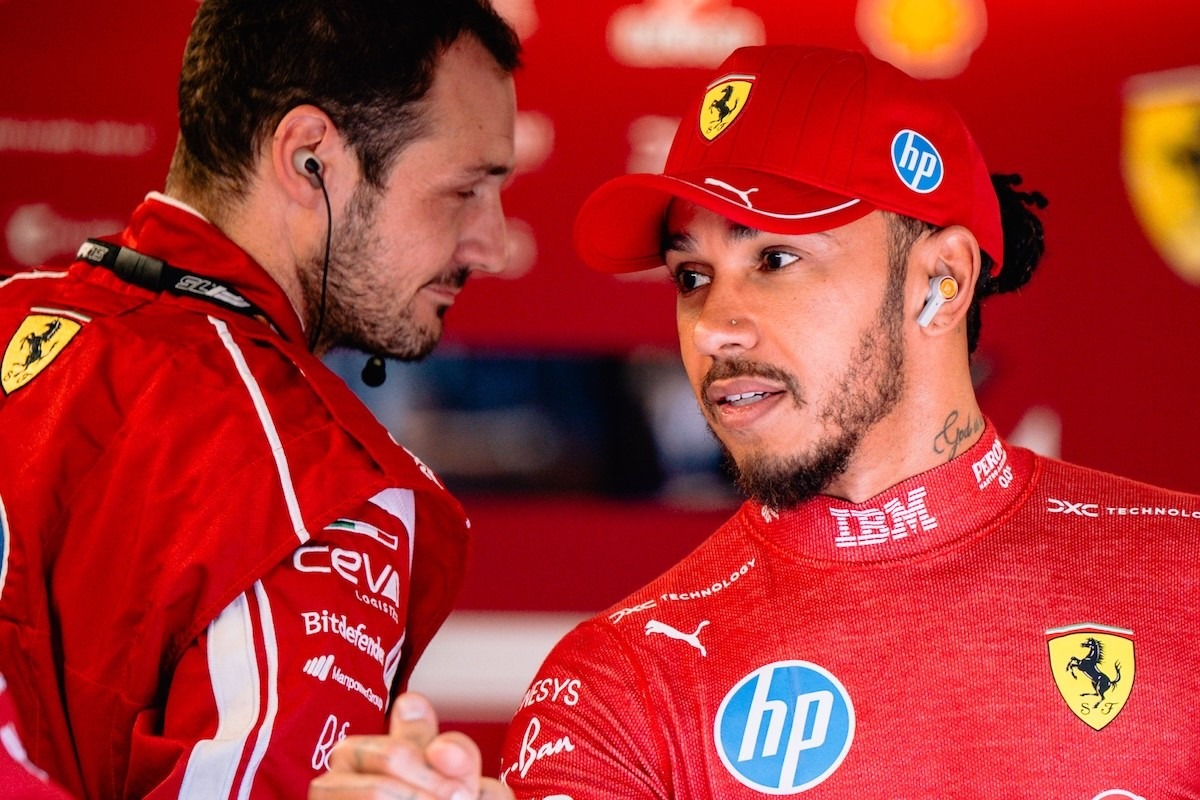 Ez Hamilton titkos módszere a Ferrari-kudarc feldolgozására