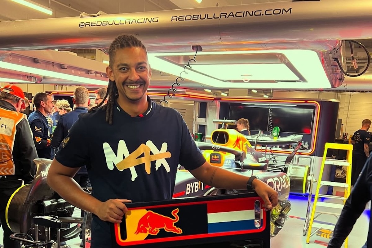 "Ez fehér emberek játéka" - A Red Bull F1-es szerelőjének megrendítő vallomása