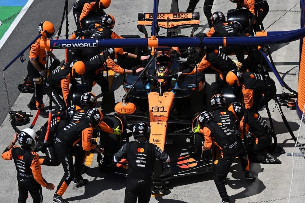 és  - Steiner szerint a McLaren előbb-utóbb csapattaktikát fog alkalmazni