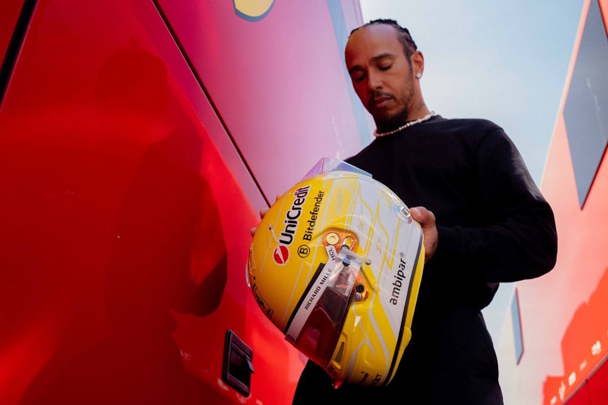 - Alain Prost nyilatkozott Hamilton Ferrari-teljesítményéről
