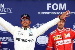 Mercedes - Vettel figyelmeztette Hamiltont – így lehet túlélni a Ferrarinál