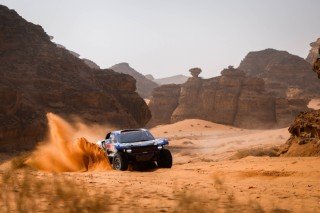 Ford-show a sivatagban: meglepő befutó a Dakar ötödik szakaszán!