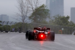 A láthatatlanságnál is nagyobb veszély fenyegeti az F1-es mezőnyt esőben