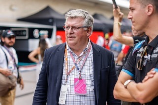 Majdnem katasztrófa: lángoló repülőgépről menekült a korábbi F1-es csapatfőnök