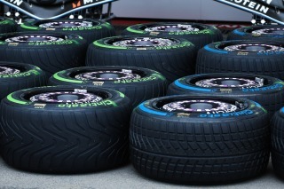 McLaren - Két csapat részvételével jöhet a Pirelli esős gumitesztje – a sivatagos Bahreinben!