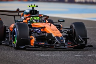 McLaren - Norris nyerte a bahreini tesztnyitányt, technikai hibák hátráltatták a Mercedest