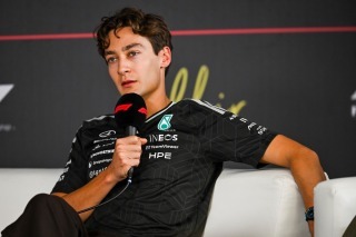 Mercedes - Russell kiborult az új rajt miatt: „Ilyen rosszul még sosem indultam, miközben a Ferrari...”