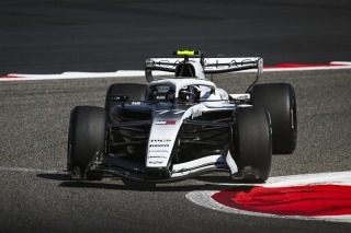 Amerikai versenyzőlegenda előtt tiszteleg a Cadillac az első autójának nevével