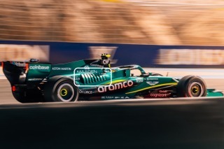 Aston Martin - Kénytelen volt nyitni a hűtésen az Aston Martin – extrém formák, visszafogott tempó