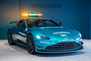 Aston Martin - Brutális összegért árulják a hírhedt 2021-es biztonsági autót