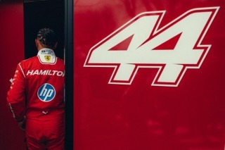 Ferrari - Hamilton széke is inoghat 2027-re? Öt pilóta, akinek bizonytalan a jövője