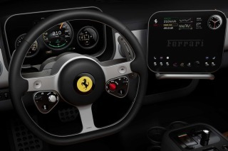 Kiakadtak az emberek a Ferrari első elektromos autójának utasterén (fotók)
