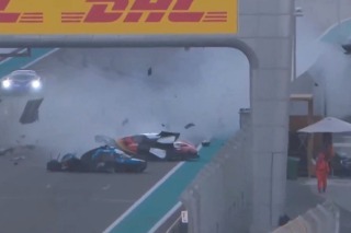 Óriási baleset miatt félbeszakították az ALMS abu-dzabi futamát (videó)