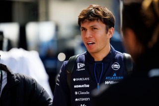 Williams - Ezért állt ki öt kör alatt ötször a boxba Albon Szuzukában