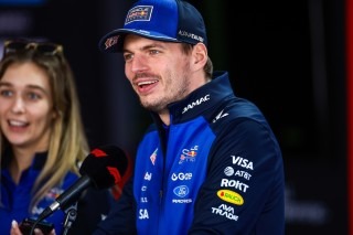 Verstappen „átalakította” a szuzukai médiakarámot – videón a kínos jelenet