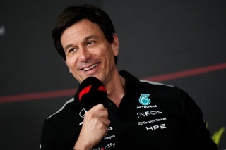 Mercedes - Wolff újra rollerre pattant de ezúttal csavartak egyet a dolgon (videó)