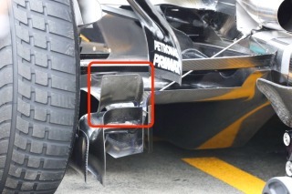 A Mercedes trükkös megoldása: így nyújtották meg a diffúzor hatását a szabályokon belül