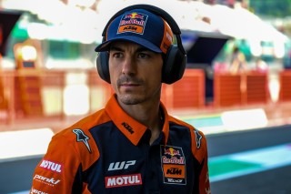 Kés alá feküdt a MotoGP sztárja, egy elszabadult csavar tette tönkre a szezonját