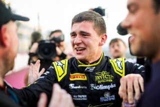 Újabb mérföldkőhöz ért a wokingiak szupertehetsége a silverstone-i teszten