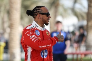 Megtört a jég, érkezik a technikai trükk: Hamilton hamarosan futamot nyerhet a Ferrarival?