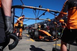 McLaren - Váratlan fordulat a kényszerszünetben: F1-es tesztnek ad otthont a Nürburgring