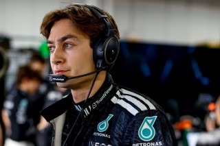 Mercedes - „El kell kezdenie használni a könyökét” – durvulhat a helyzet a Mercedes garázsában