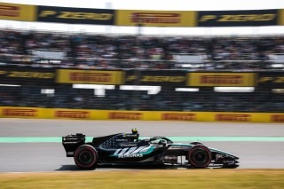 Mercedes - Veszélyes trükköt tiltott be az FIA: még az azt használó versenyzők is fellélegeztek