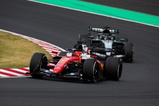 Veszélyes kiskaput talált a Mercedes és a Red Bull, a Ferrarinál most telt be a pohár!