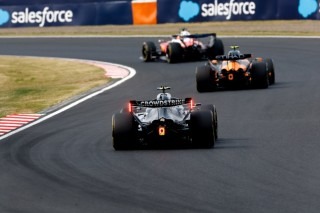 Sorsdöntő megbeszélések jönnek: átírhatják a Forma–1 szabályait a kényszerszünetben