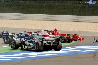 McLaren - Újra felbőgnek a Forma–1-es motorok a legendás Nürburgringen