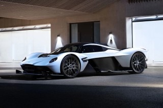 Milliókat kaszált Ricciardo a különleges Aston Martin Valkyrie-jának eladásával