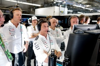  és  - A Mercedes a konstruktőri bajnokság második helyéért küzd a Brazil Nagydíjon
