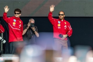 Ferrari - A volt világbajnok védelmébe vette Hamiltont és Leclerc-t