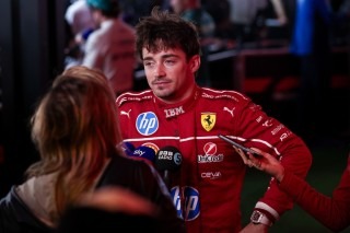 Ferrari - Leclerc durván kiborult a rádióban a 10. hely után:"A k**va életbe, mi történik?"