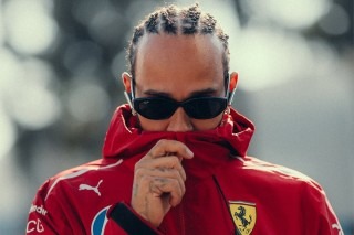 Hamilton kimondta, miért gyorsabb a Mercedes a Ferrarinál