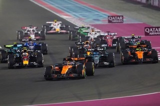 McLaren - Piastri megálljt parancsolt a lejtmenetnek, Norris kivédte Verstappen "rohamát" a katari sprintfutamon
