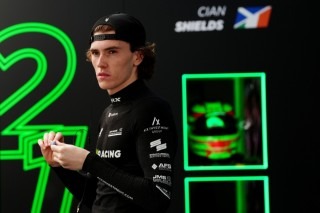 Egy F3-ban és F2-ben is nulla pontot szerző pilótát ültet be az Aston Martin Alonso helyére