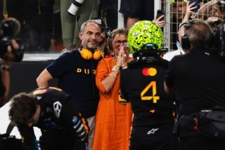  és  - Valóban ízléstelen megjegyzést tett Lando Norris apja a világbajnoki cím megnyerése után?