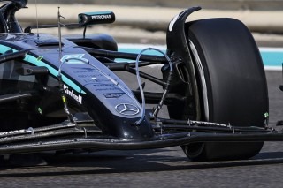 Mercedes - Feltűnő 2026-os dizájnt tesztel a Mercedes Abu-Dzabiban