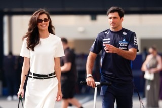  - Rajongói poénból lett kabala – Sainz és az egyszarvú 2026-ban is együtt marad!