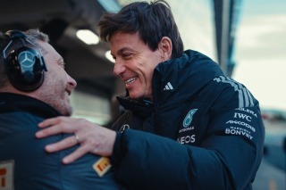  és  - Toto Wolff kiakadt a riválisokra a Mercedes motorja körüli vádak miatt: „Szedjétek össze magatokat!”