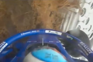 A levegőbe repült a Williams tartalékosa, szerinte a HANS mentette meg az életét (videó)