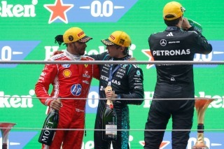 Ferrari - Lewis Hamilton csattanós választ adott a kritikusoknak élete első ferraris dobogójával
