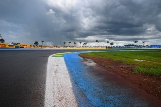 Szokatlan segítség a brazil MotoGP-futam előtt: rabok takarítják a versenypályát