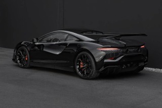 McLaren - Brutális szénszálas kiegészítőket és komoly erőtöbbletet kapott a McLaren hibridje