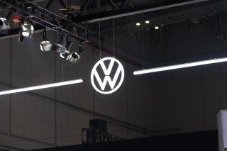 44 százalékkal zuhant a Volkswagen profitja, 50 ezer állás szűnhet meg Németországban