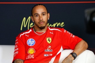 Ferrari - Hamilton magyarázatot követel az FIA-tól a Mercedes motorja kapcsán - „Tudni akarom, miért nem léptek”
