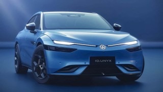 Teljesen új irányba fordult a Volkswagen – ilyen szedánt rég láttunk tőlük
